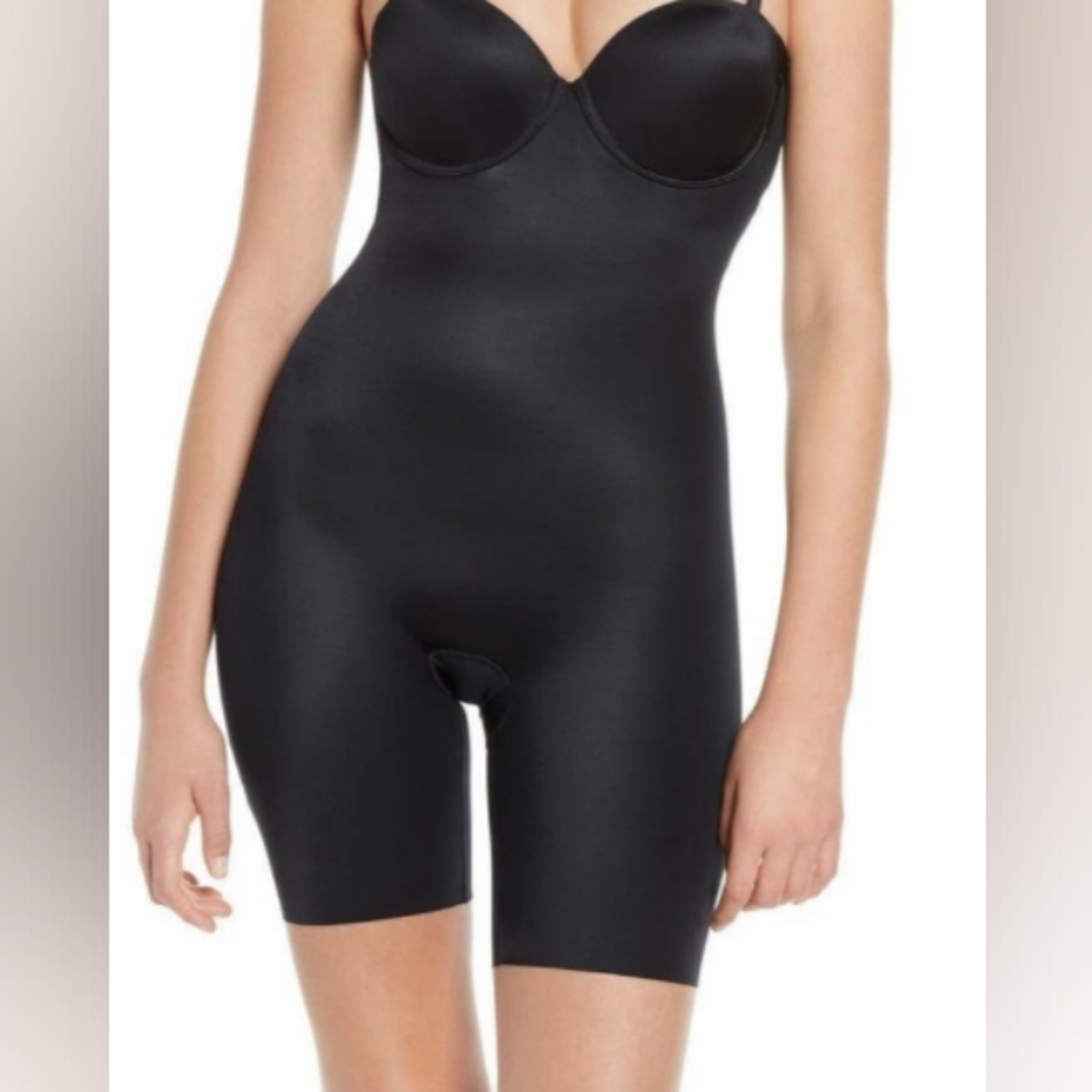 SPANX sz Medium Strapless bra bodysuit shorts Sexy!  Like New!